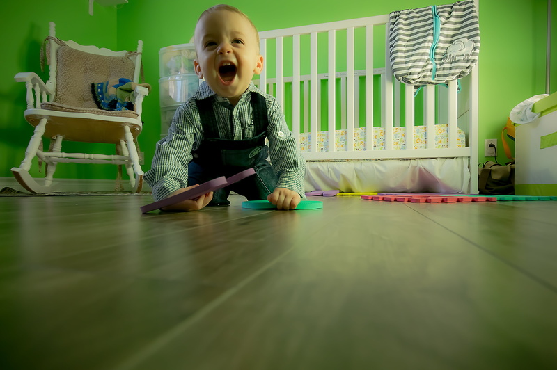 boy, sleeve, one person, males, people, mouth open, fun, long, lifestyles, 5K, yell, childhood, front view, smiling, crib, flooring, full length, shirt
