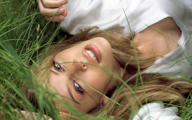 face, women, singer, 720P, grass, model, Kylie Minogue, celebrity, women outdoors