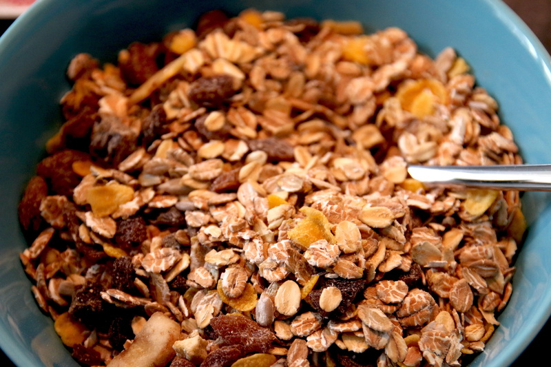 oatmeal, breakfast cereal, muesli, raisins, freshness, raisin, food and drink, dried fruit, close-up, kitchen utensil, eating utensil, indoors, dried food