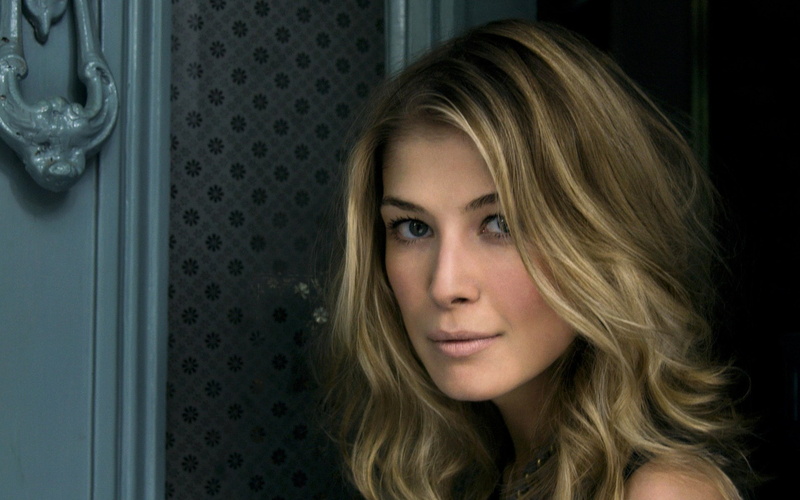 depression - sadness, headshot, hairstyle, 1080P, rosamund pike, looking at camera, young adult, blond hair, sadness, long hair, hair, one person, emotion