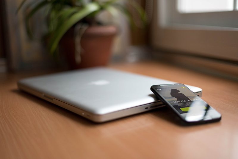 selective focus, convenience, black, close-up, wood - material, table, 5K, mac, wireless technology, portable information device, smart phone, mobile phone