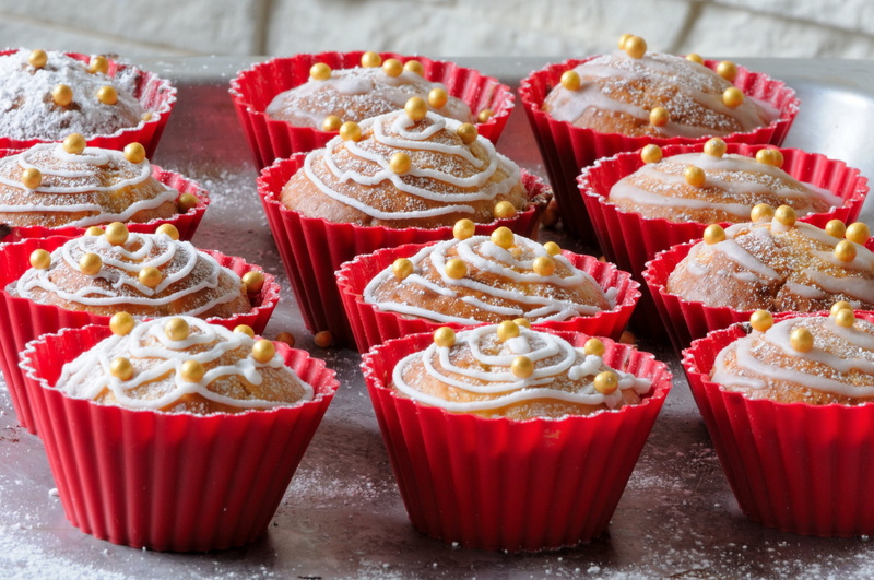 cupcake, pastries, in a row, still life, indoors, ready-to-eat, 2K, temptation, sweet, dessert, flour, sweets, layout, cupcakes, cupcake holder, birthday