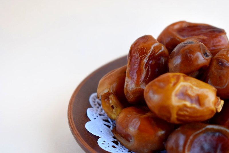 freshness, ready-to-eat, temptation, east, dried fruits, indulgence, sweets, plate, baked, dates, wellbeing, white background, snack, dried, 4K, krupnyj plan