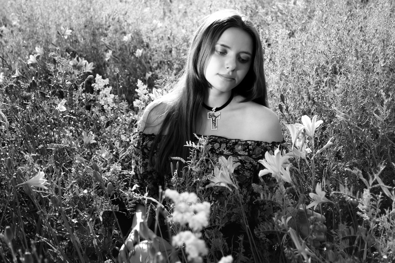 person, nature, lifestyles, posture, flowering plant, women, long hair, pretty, grass, standing, plant, dress, 5K, summer, fashion, girl, growth, woman