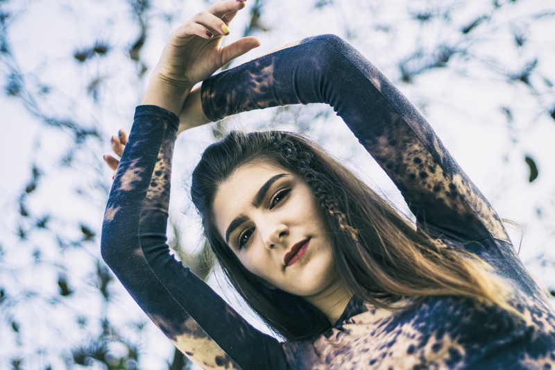 wear, hand, women, face, focus, one person, hairstyle, facial expression, portrait, front view, hands, human body part, female, tree, pose, woman, human arm