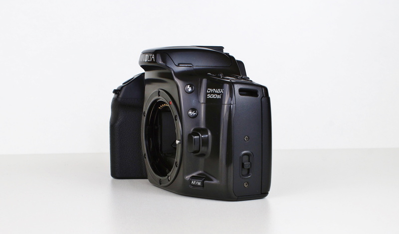 still life, camera - photographic equipment, photo camera, studio shot, flash light, camera, photograph, gray, photography, slr camera, photographic equipment