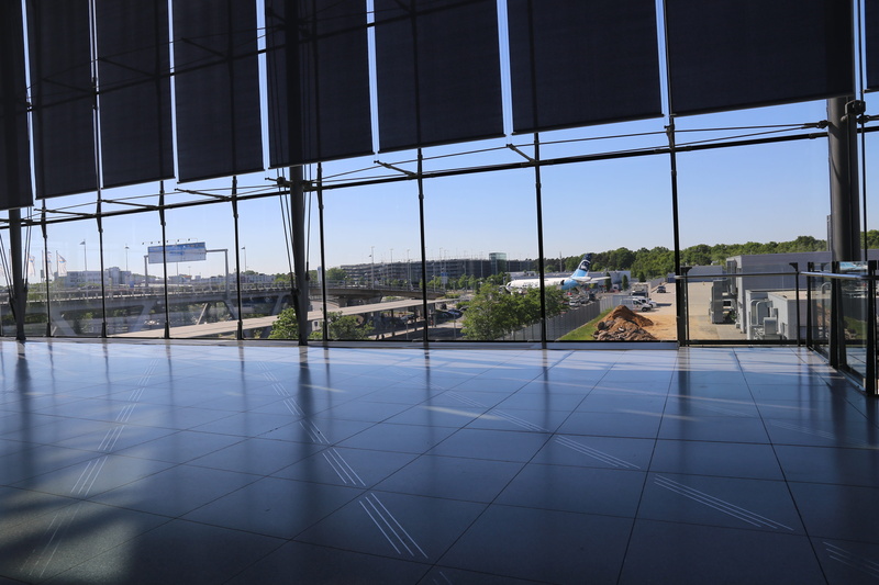 clear sky, built structure, departure, sky, huge, modern, day, windows, hall, glass - material, tiled floor, architecture, airport, cologne, outdoors, waiting