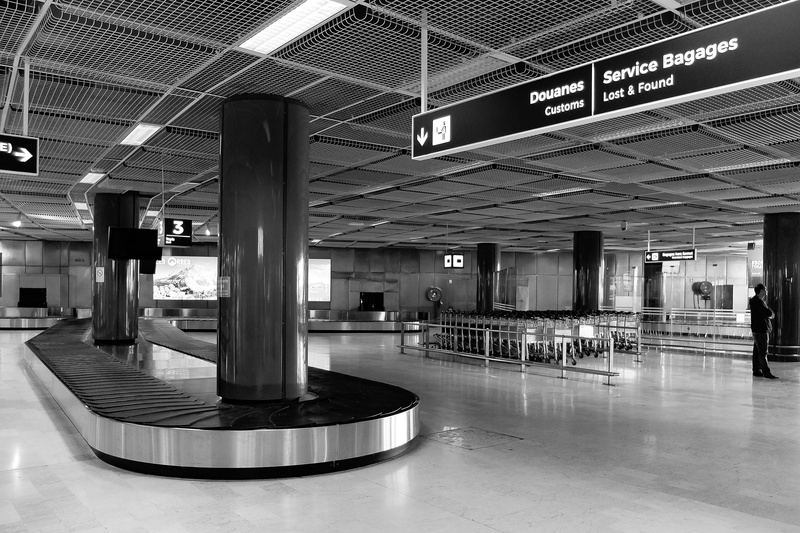 photography, airplane, indoors, day, transport, transportation, flooring, travel, signage, bagages, luggage conveyor, service, 4K, grayscale, france, traveler