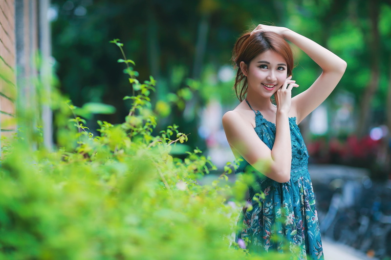 smiling, beautiful woman, young adult, outdoors, arms up, three quarter length, looking at camera, 1080P, hairstyle, women outdoors, one person, beauty
