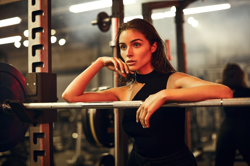 body conscious, young women, exercising, gym, healthy lifestyle, beautiful woman, hairstyle, Olivia Culpo, young adult, one person, looking at camera, health club