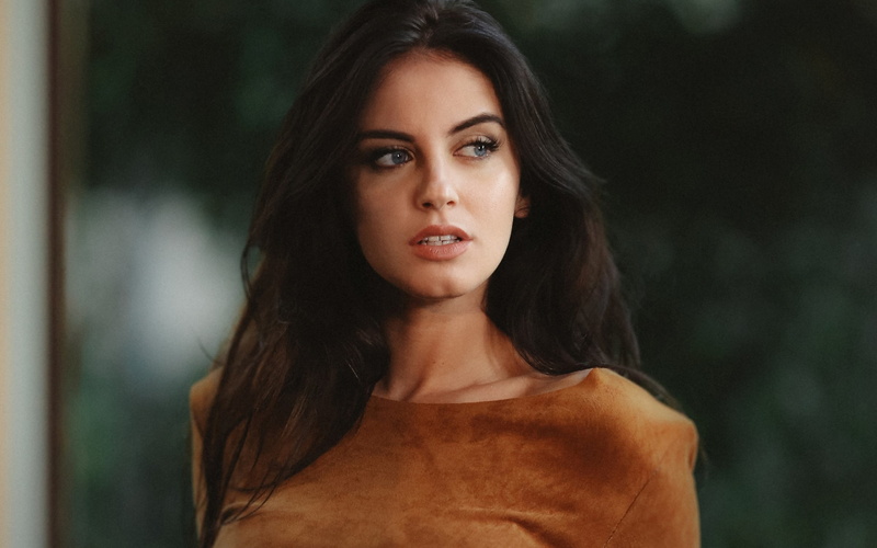 long hair, young women, headshot, young adult, beautiful people, girl images 2560x1600, looking at camera, hair, looking, hairstyle, women, contemplation