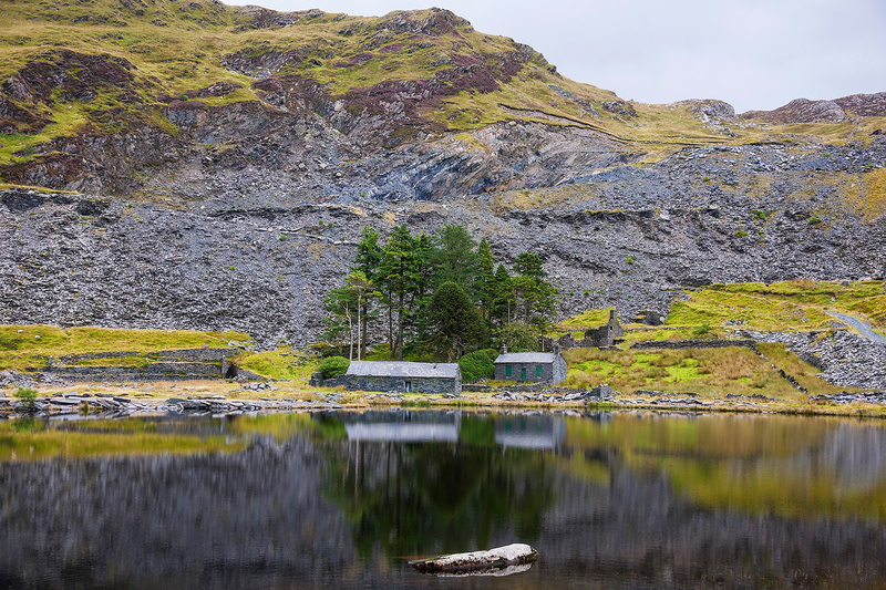 house, GB, grass, green, concrete, reflection, trees, Snowdonia, lake, sky, rocks, grey, river, 2K, slope, mountains