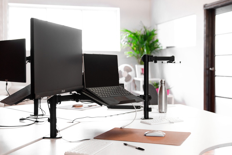no people, business, style, technology, office chair, chair, space, desk, room, desktop pc, flask, computer monitor, green, modern, white, equipment, connection