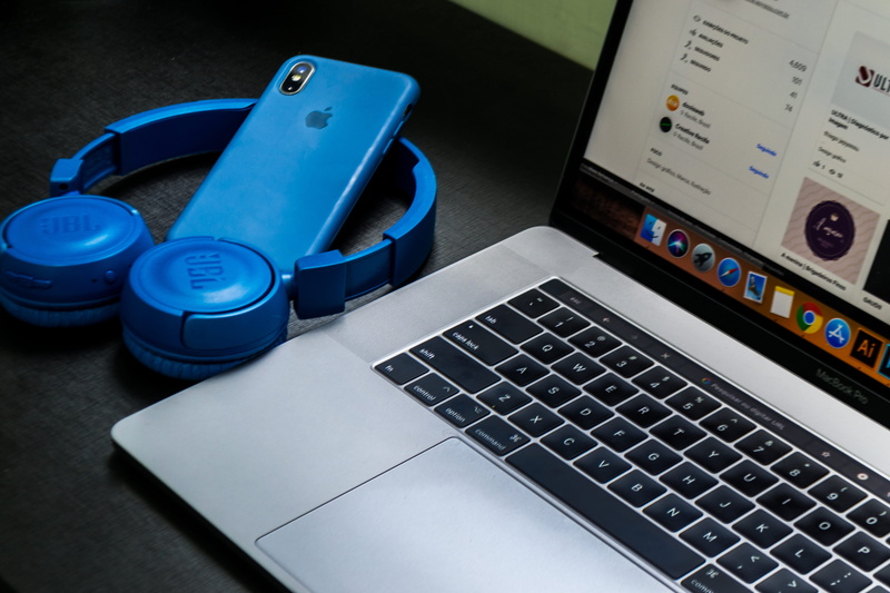 computer, iphone, furniture, headphones, portable information device, desk, laptop, computer equipment, workstation, smartphone, pro, technology, office