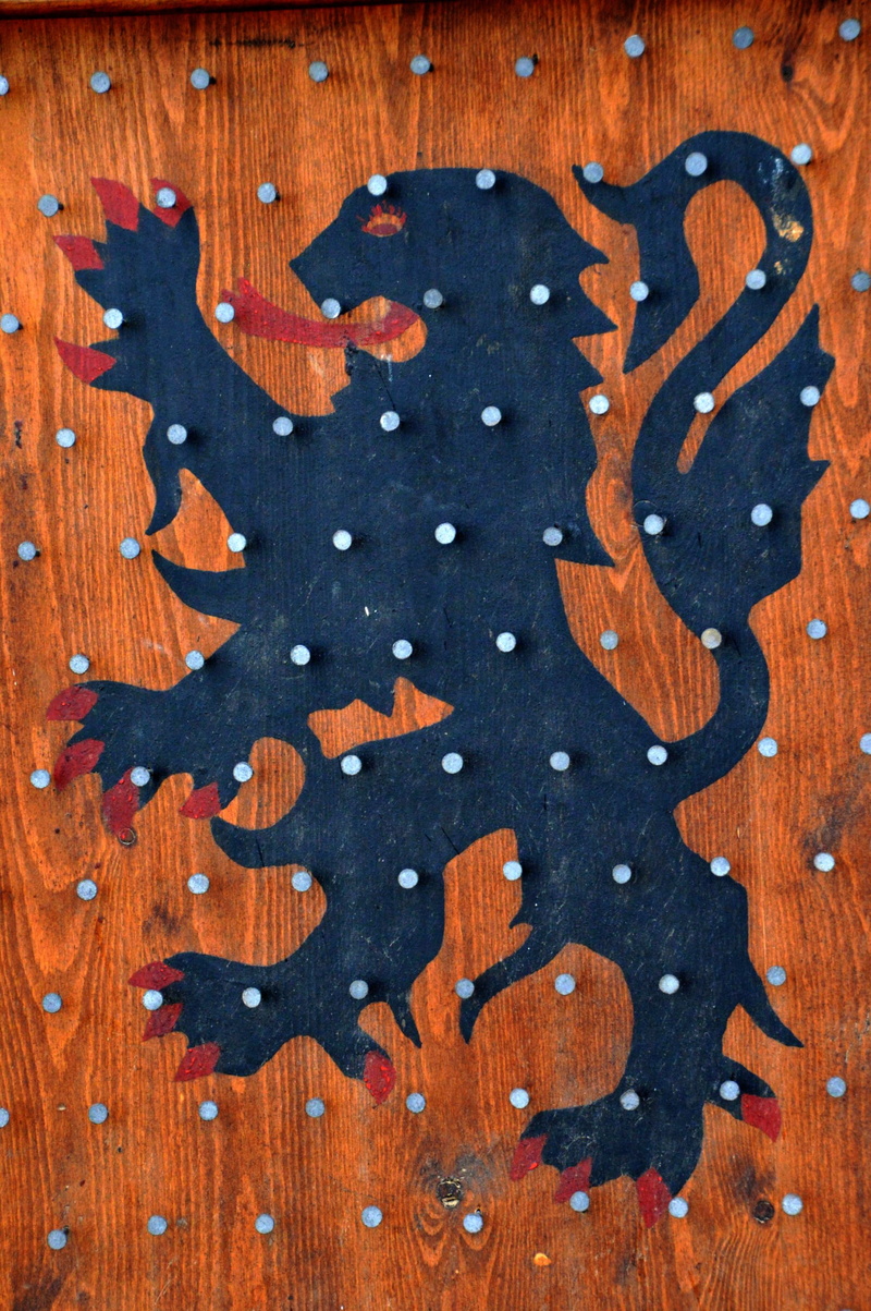 table, colored background, games traditional flemish, indoors, games, directly above, design, vintage, art and craft, wood, studio shot, tradition, animal representation