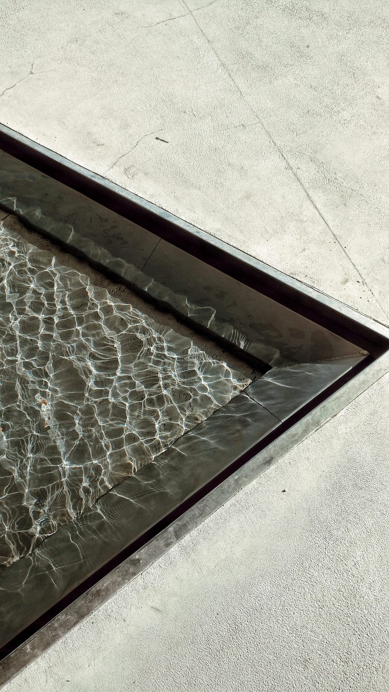 4K, footpath, tiled floor, water, concrete, musée, simple, metal, transparent, outdoors, musée des confluence, béton, contenu, design, minimalism, close-up