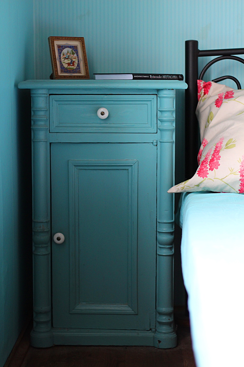 bedroom, bedside, pattern, 5K, one person, home interior, beside, furniture, floral pattern, domestic room, bed, black, cabinet, entrance, low section