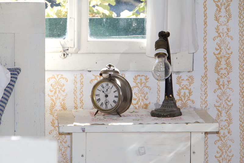 home interior, domestic room, home, domestic kitchen, still life, number, glass - material, antique, bedside table, indoors, table lamp, table, lamp, 5K