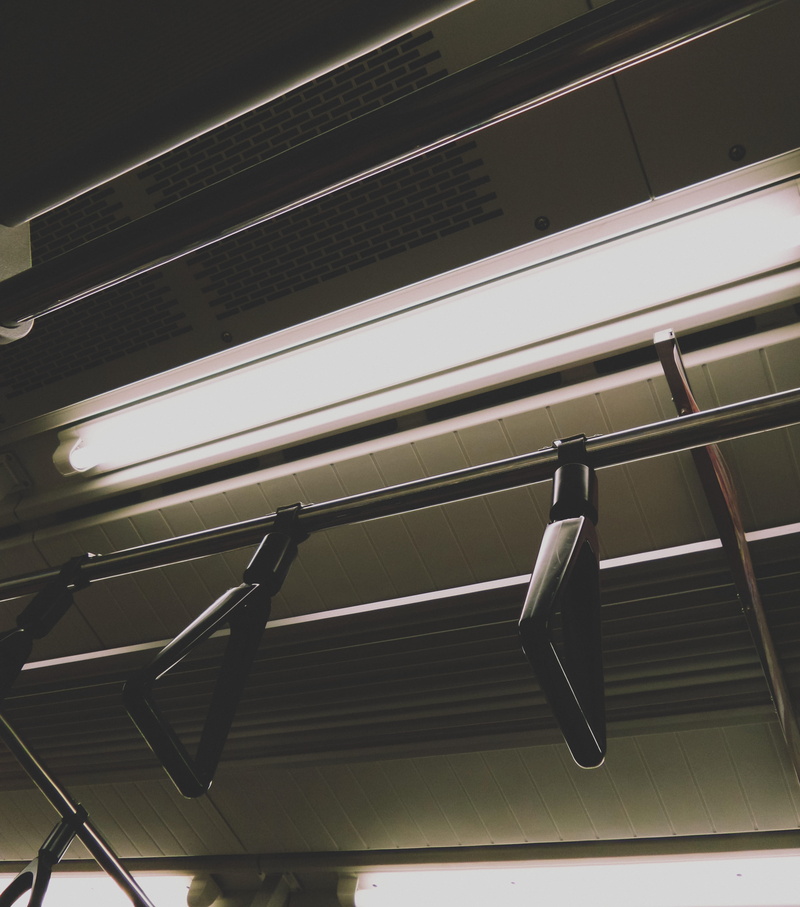 仕事, hanging, technology, indoors, 地下鉄, subway, japan, work, metal, close-up, lighting equipment, fluorescent light, train, light fixture, built structure