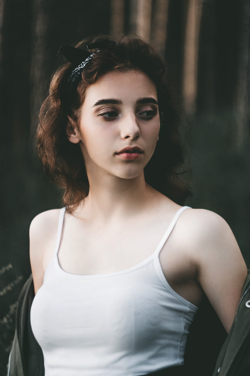 photography, gown, looking, beautiful woman, young adult, focus, adult, photo, skin, focus on foreground, 4K, smile, hairstyle, contemplation, clothing