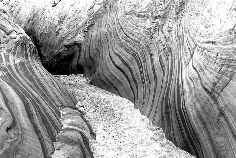 natural pattern, textured, geology, non-urban scene, physical geography, pattern, desert, tranquility, land, eroded, day, rock, outdoors, nature, scenics - nature