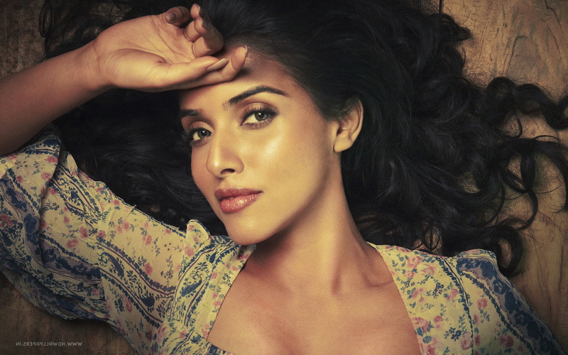 beautiful woman, young women, headshot, girls, one person, portrait, hairstyle, hair, desi girls, leisure activity, 2K, women, real people, lying down