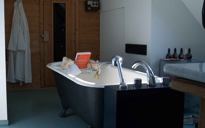 home Interior, interior, house, bathtub, seat, kitchen, domestic Room, domestic kitchen, apartment, bottle, decor, ceramic, mirror, comfortable, design