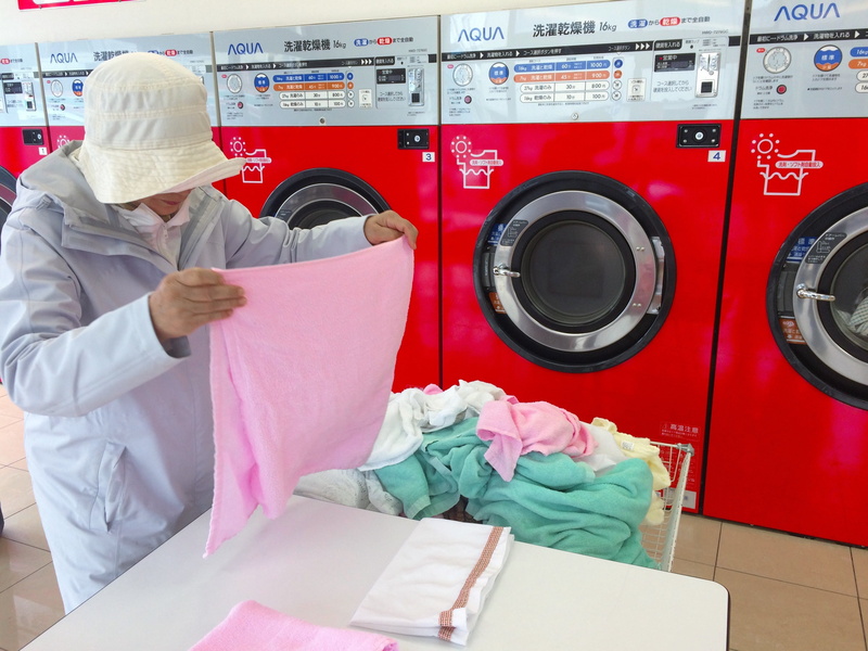 yokosuka, launderette, cleaning, household equipment, indoors, towel, rainy season, washing, laundry, japan, chores, machinery, fully automatic washing machine