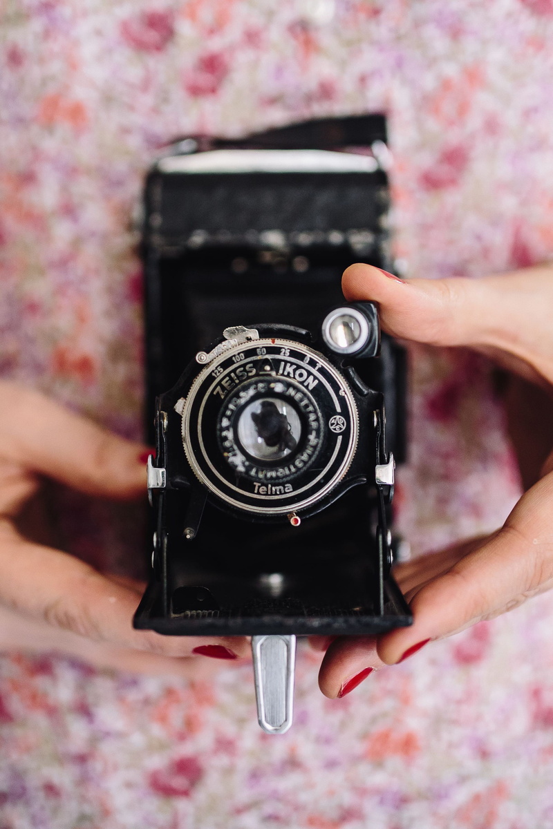 photographic equipment, photographer, human body part, hand, one person, lifestyles, holding, retro Styled, camera - Photographic Equipment, human Hand