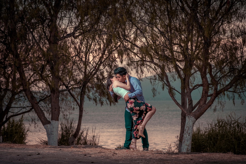 middle, full length, posado, love, history, trees, clothing, brown, transportation, adult, nature, hairstyle, caucasian, day, real people, kiss, woman