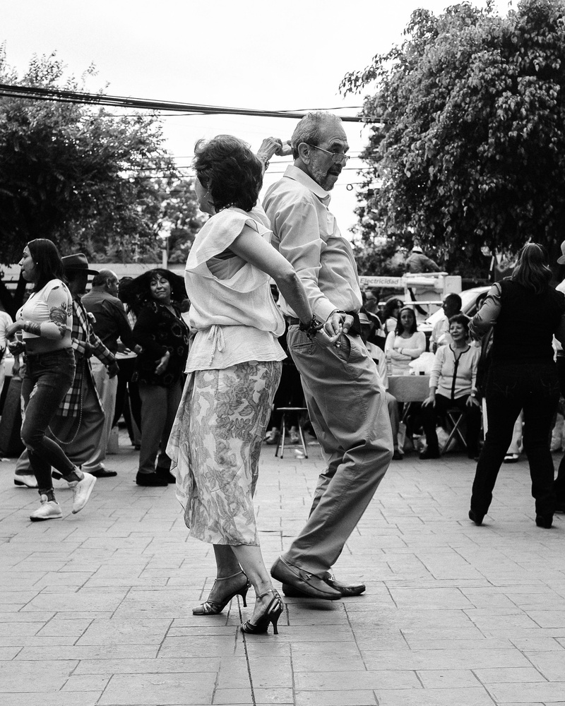 rear view, black, bnw, street, togetherness, dance, mexico city, footpath, couple, mexico, people, women, dancing, mexican, salsa, old, dancers, adult