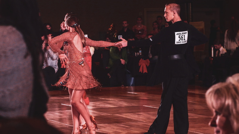 event, outfit, night, floor, entertainer, nightlife, dancer, costume, dance, performing arts event, entertainment, stage, woman, audience, arts culture and entertainment