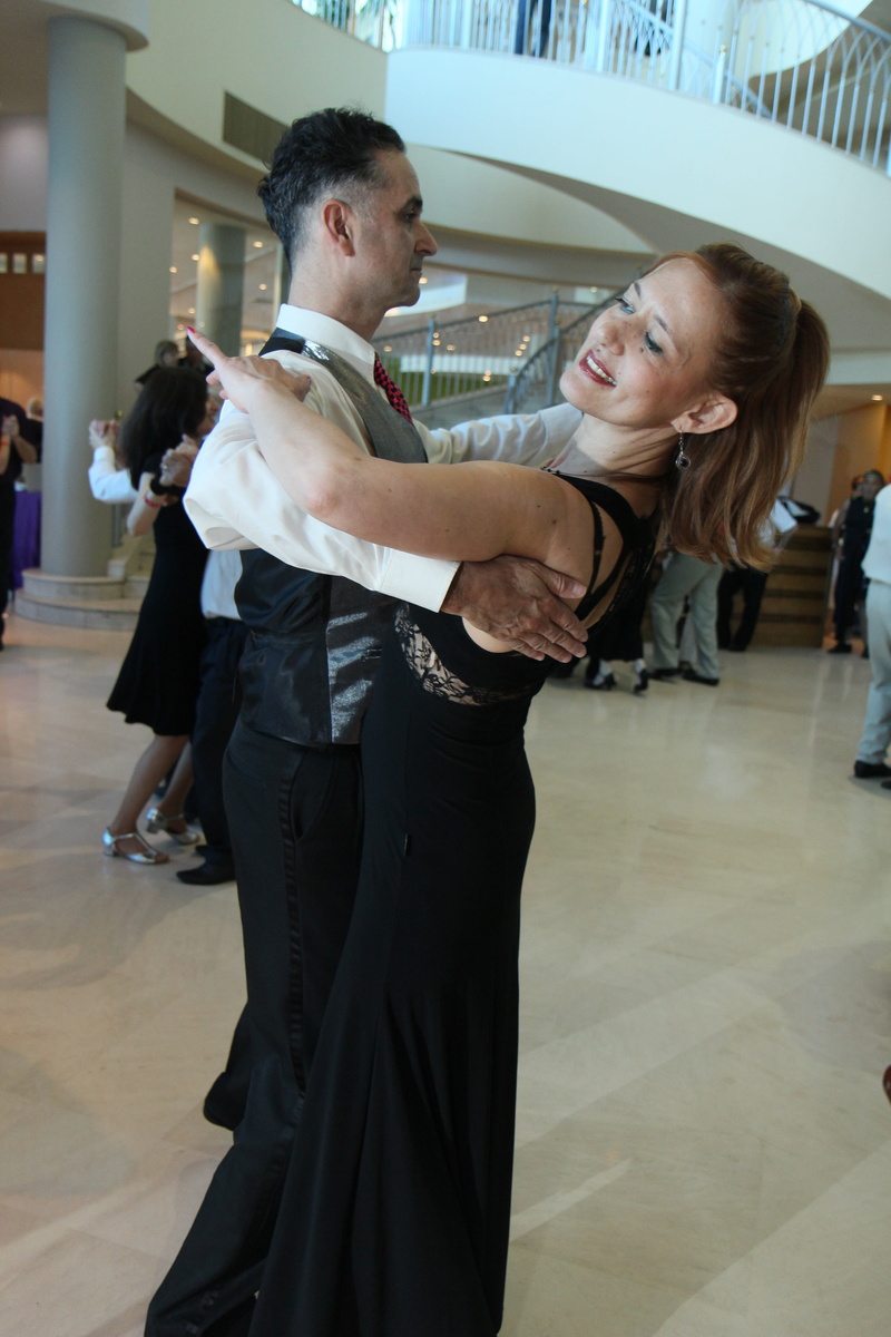 positive emotion, men, lifestyles, woman, couple, real people, man, smiling, togetherness, 5K, love, waltz, two people, couple - relationship, ballroom dancing