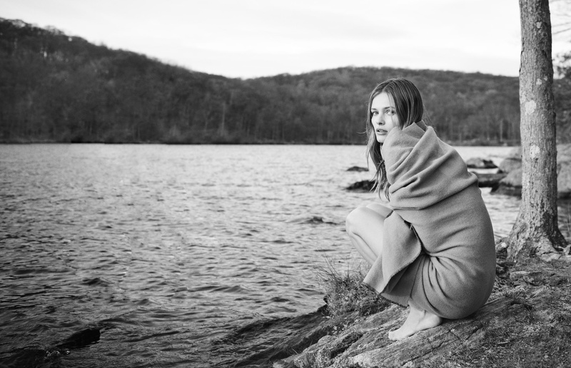 Edita Vilkeviciute, model, Alex Cayley, monochrome, looking at viewer, barefoot, women outdoors, blankets, 2K