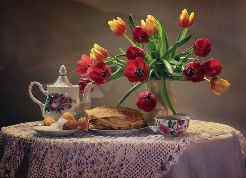 sour cream, 2K, vase, tea, background, tablecloth, kettle, tulips, bouquet, Cup, saucer, table, plate, pancakes, still life, flowers