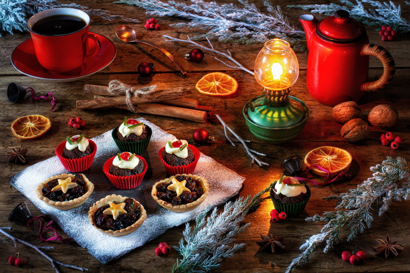 cupcakes, tea, cinnamon, still life, 5K, kettle, twigs, Cup, lamp, mug, cakes, Christmas, nuts, style