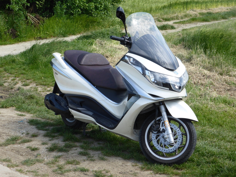 classic, moped, outdoors, plant, lightweight construction, front wheel, summer, krad, harley, old, chrome, motorcycles, motorcycle, traffic, day, sunlight