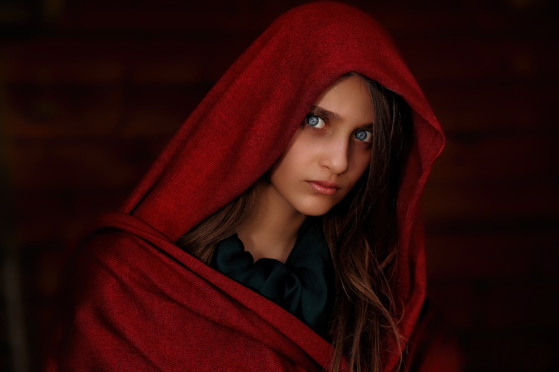 wearing, shawl, eyes, beauty, woman, one person, red, adult, contemplation, looking at camera, blue, hood, beautiful woman, front view, women, hood - clothing