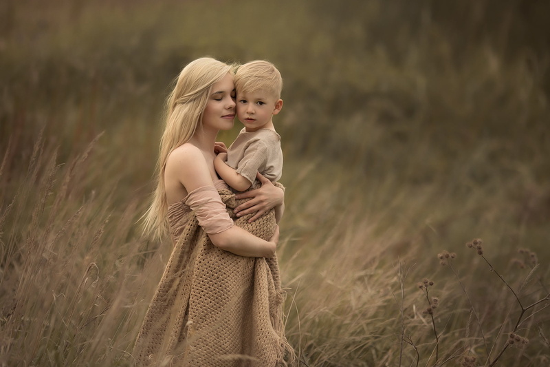 mom, Chudak Irena, 1080P, love, tenderness, nature, mother, hugs, blonde, child, field, boy, shawl, woman, son