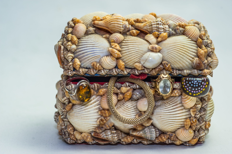 Mussels, no people, studio shot, pattern, silver, indoors, seashell, Treasure Chest, creativity, art and craft, stack, table, abundance, close-up, large group of objects