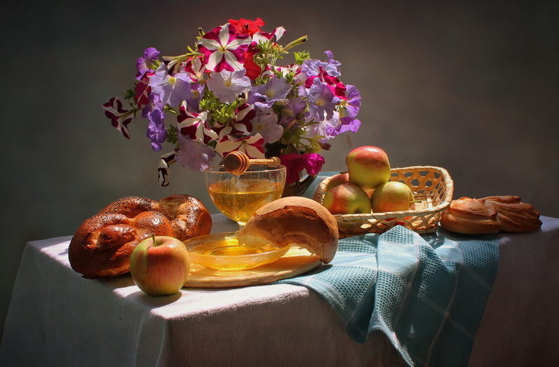 napkin, honey, Board, basket, Kovaleva Svetlana, table, apples, Petunia, fruit, vase, saucer, tablecloth, still life, flowers, 2K, roll