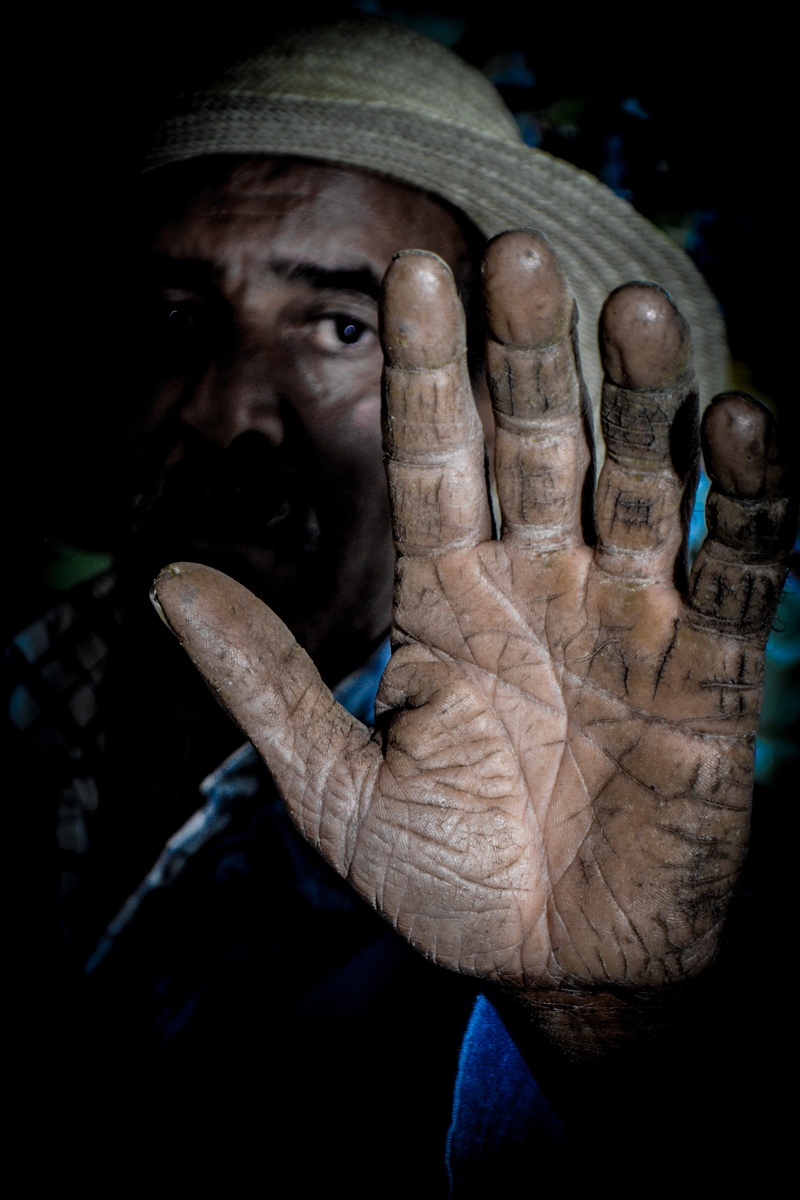messy, indoors, human body part, human finger, body part, Agriculture, Main, finger, men, lifestyles, one man only, focus on foreground, spooky, Hand, real people