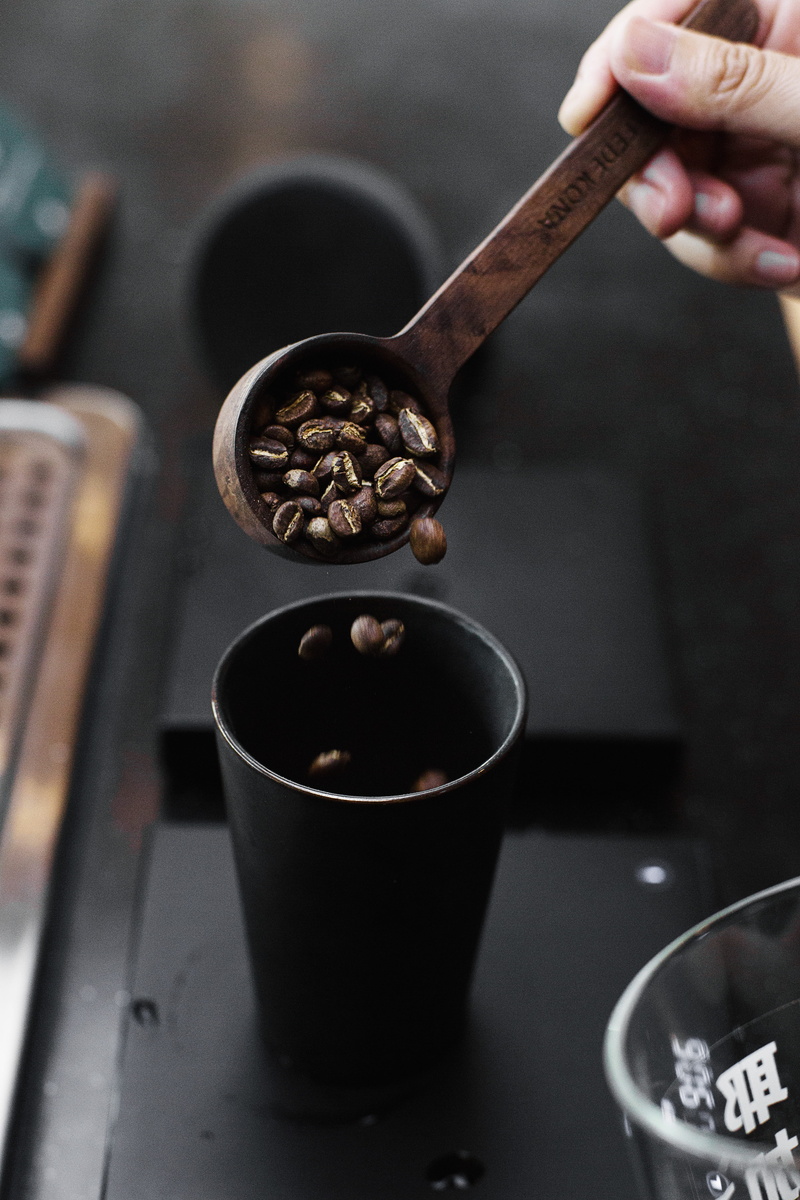 dark, finger, coffee shop, brown, coffee - drink, drink, cup, inside, preparing food, coffee, modern, grey tones, scale, wooden spoon, food and drink, preparation