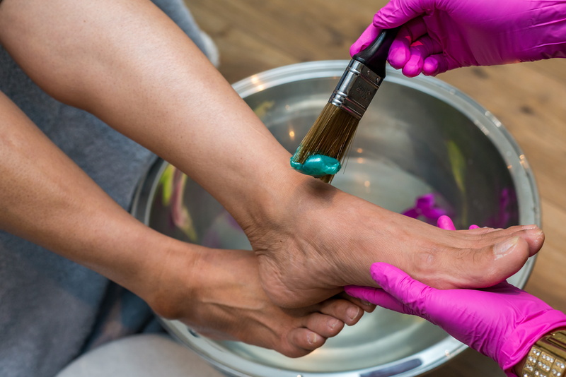 indoors, two people, 5K, human limb, hand, healthy lifestyle, lifestyles, painting, wellbeing, holding, brushed, women, paint, cleaning, human hand, close-up