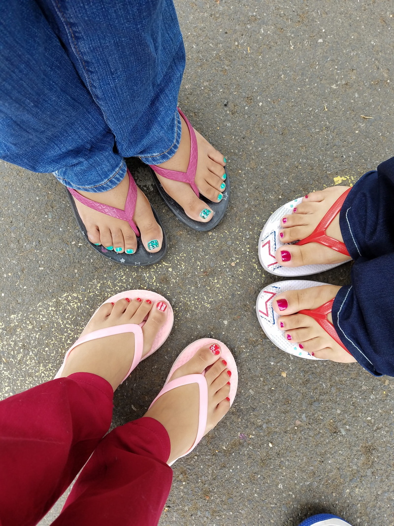 shoe, Feet, body part, slipper, standing, Pretty, bonding, jeans, real people, group of people, women, casual clothing, friendship, Toes, human leg, adult