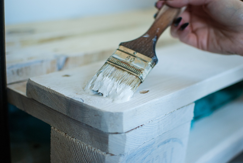 paint, pallet, furniture, brush, holding, 4K, body part, wood, adult, person, Painting, Paint, roller, one person, Brush, close-up, working, creativity