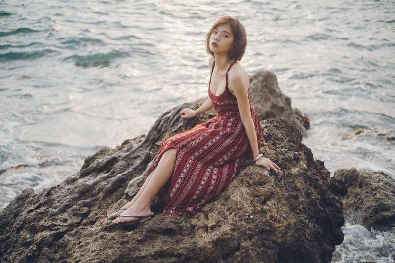 barefoot, short hair, brunette, sitting, model, rocks, 4K, flip flops, dress, women, coast, Asian