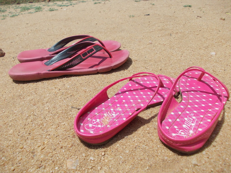 foot, ocean, pink color, comfortable, shore, tourism, leisure, sandy, brown, barefoot, relaxation, purple, casual, flip flops, flip-flop, no people, flipflop