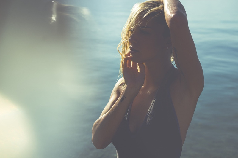 water, leisure activity, one person, 1080P, hair, young women, waist up, women, real people, hairstyle, sunlight, blond hair, model, monokinis, standing