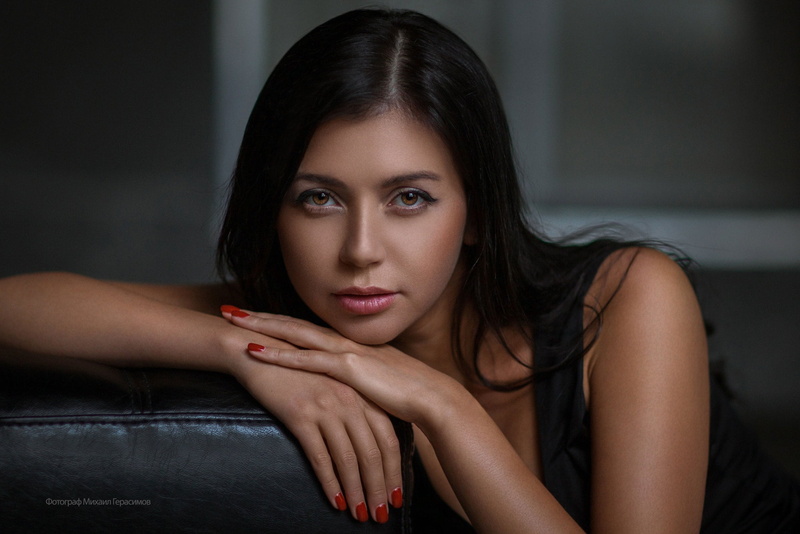 nice, Mikhail Gerasimov, 1080P, chic, face, Nona, manicure, studio, girl, beautiful, cute, brunette, hair, the expression, amazing, portrait, brown-eyed